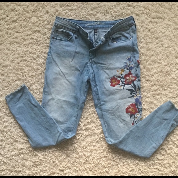 Denim - Embroidered Jeans